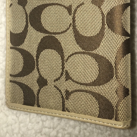 Coach - Picture 6 of 6